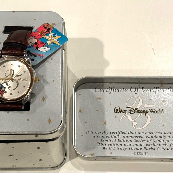 VINTAGE WALT DISNEY WORLD 25TH ANNIVERSARY WRISTWATCH NEW IN BOX WITH CERT - Picture 1 of 6